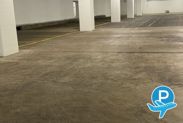 Parking Flughafen Zürich - Walliselen, Birgistrasse 4a (disabled) 8